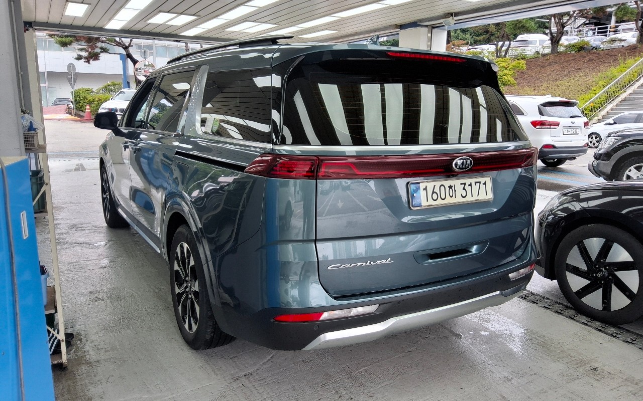 2021 - kia carnival