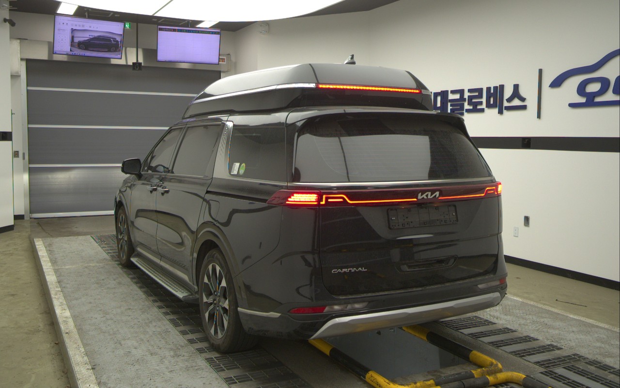 2023 - kia carnival