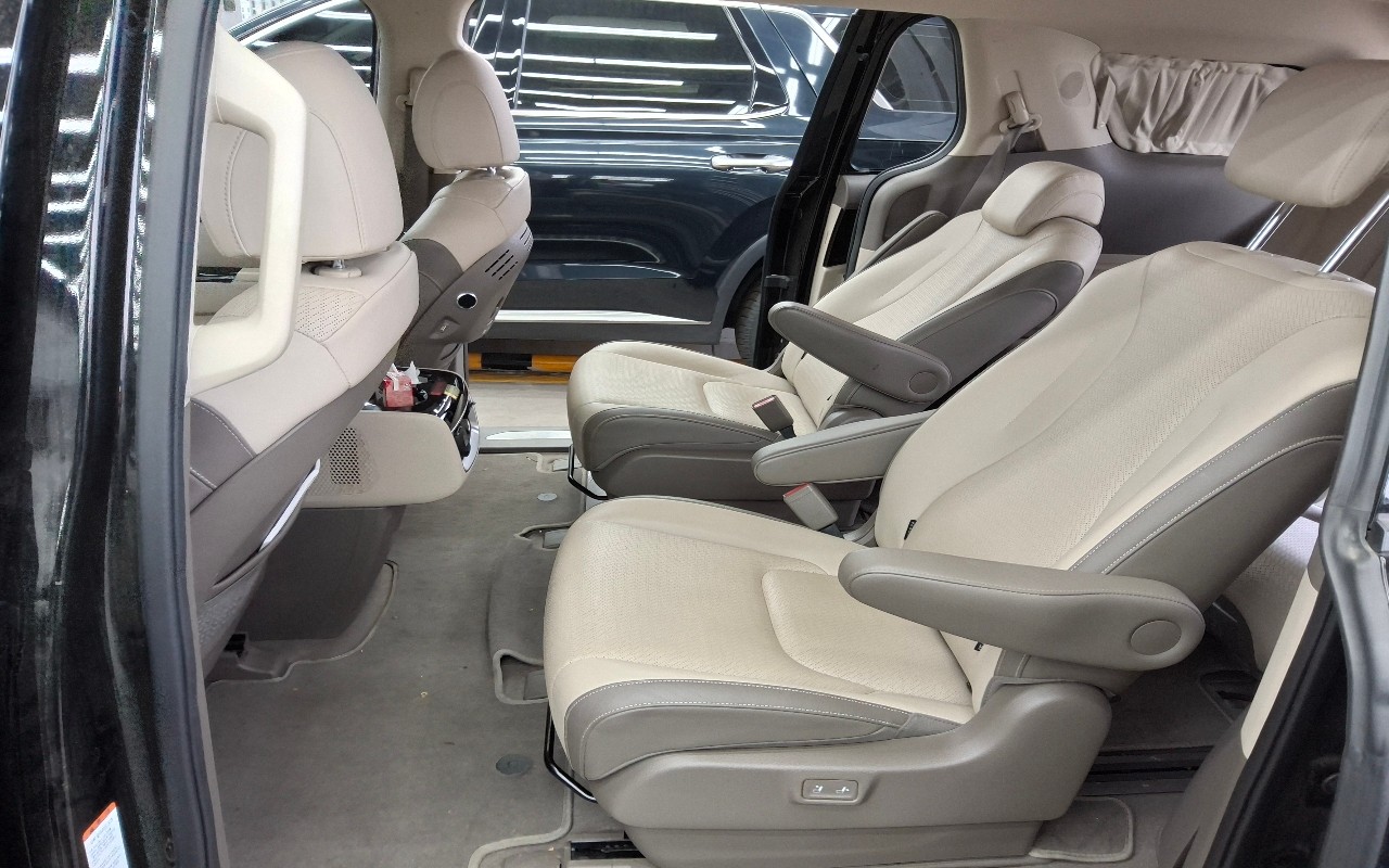 2023 - kia carnival