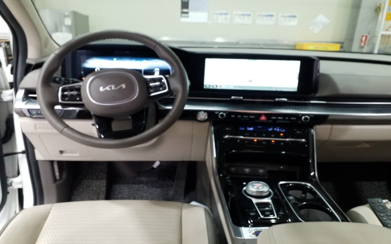 2023 - kia carnival