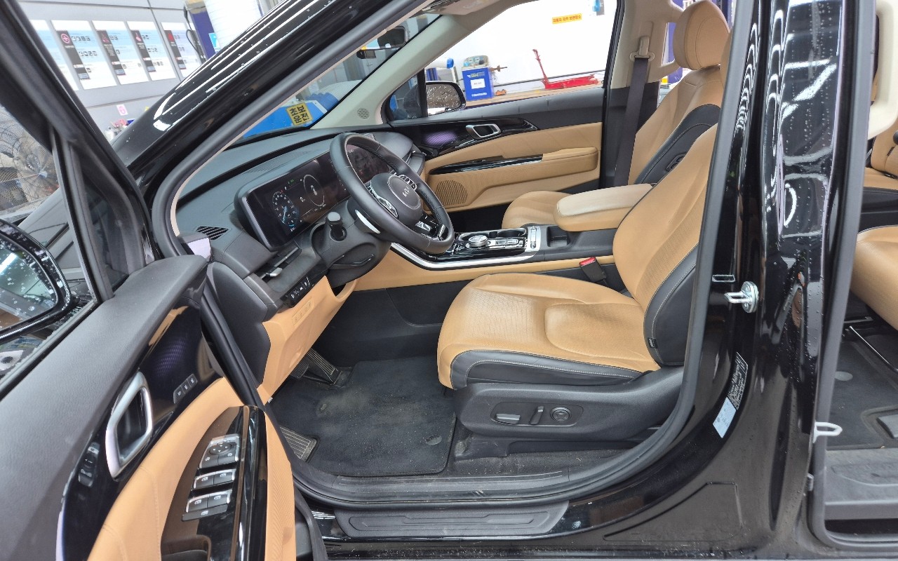 2023 - kia carnival