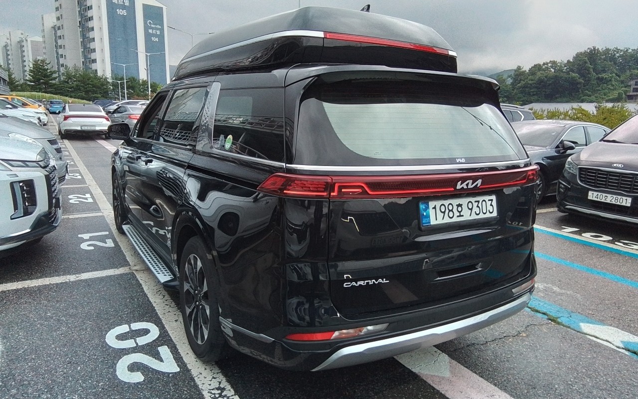 2023 - kia carnival