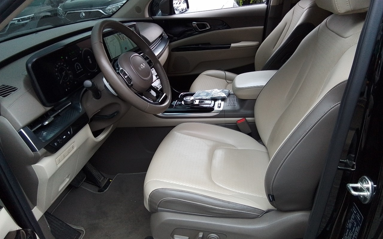 2023 - kia carnival
