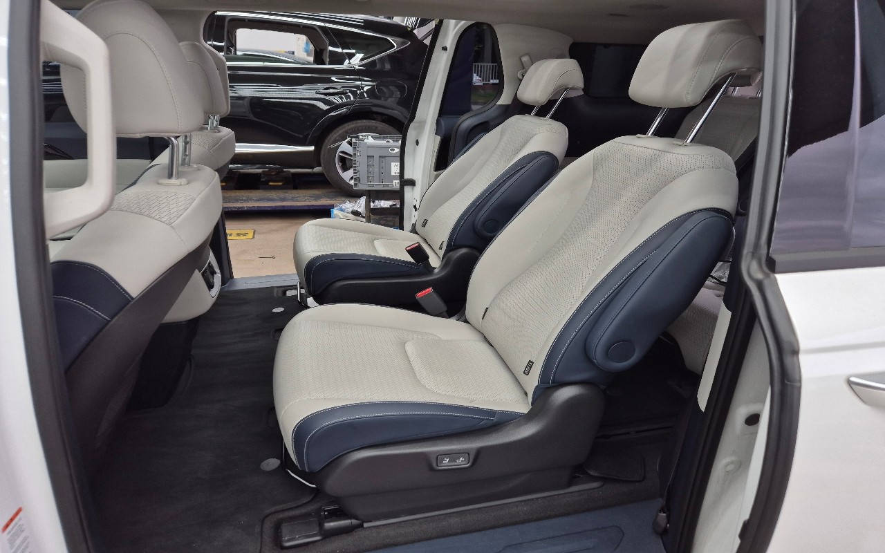 2025 - kia carnival