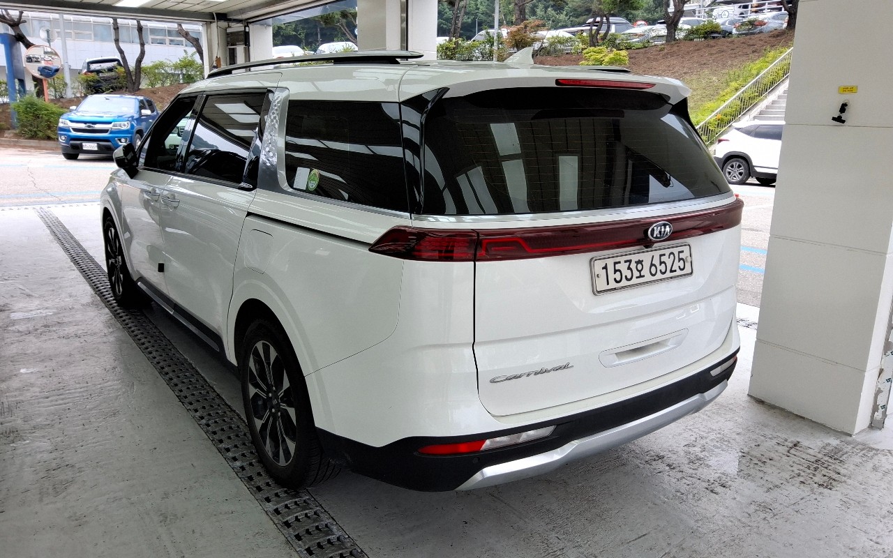 2021 - kia carnival