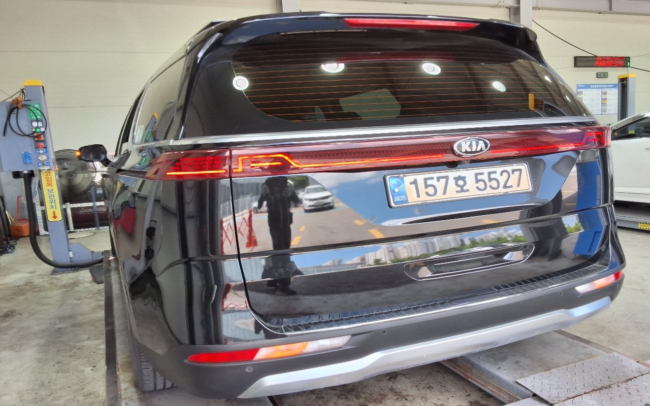2021 - kia carnival