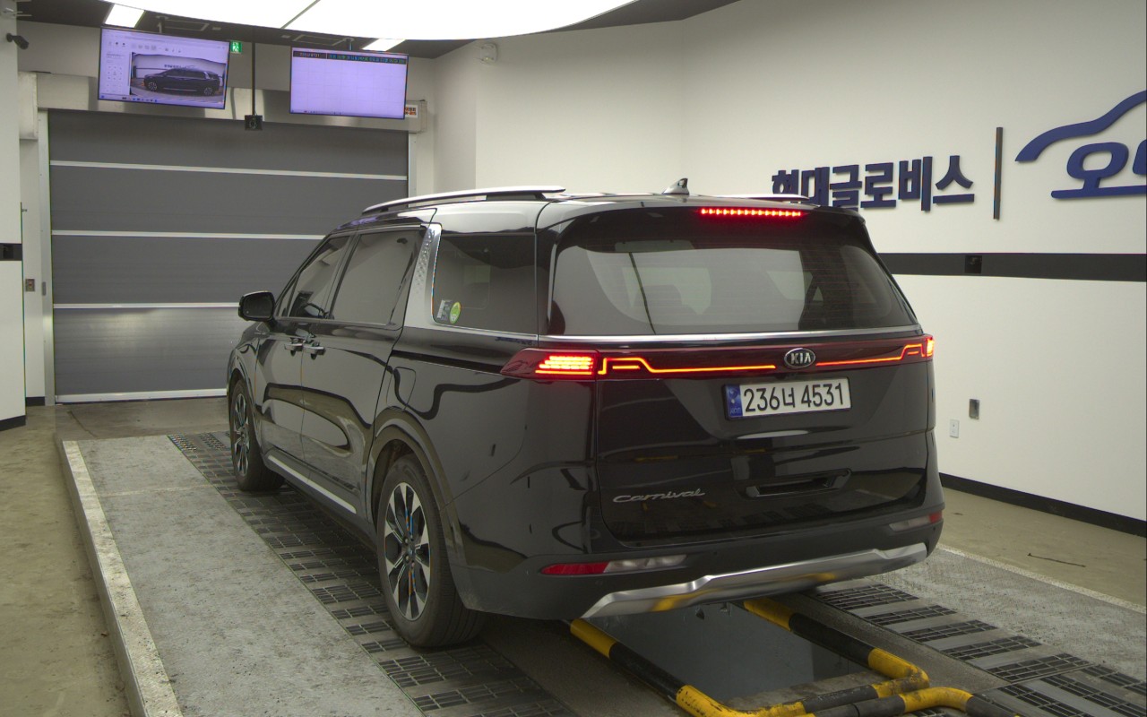 2021 - kia carnival
