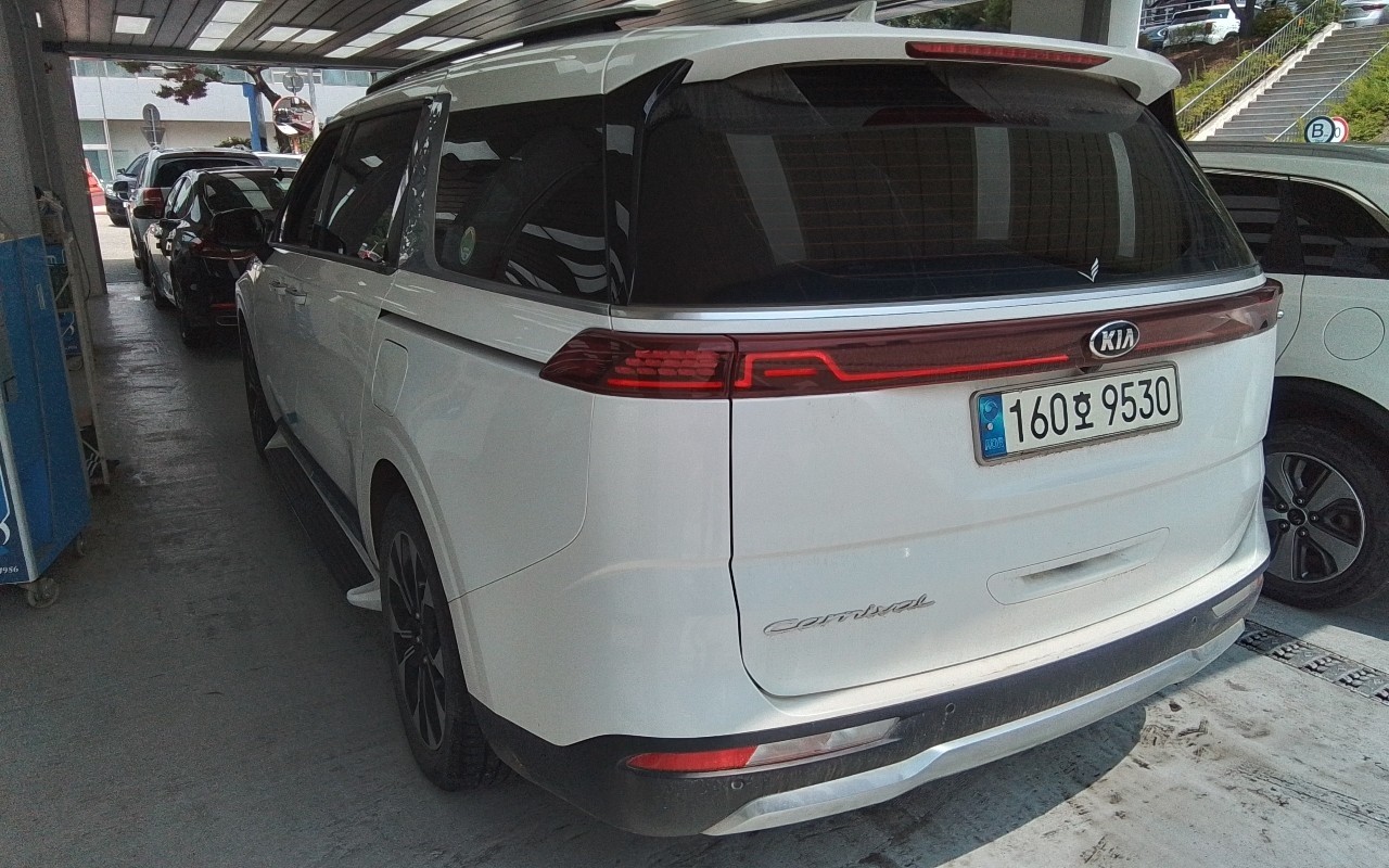 2021 - kia carnival