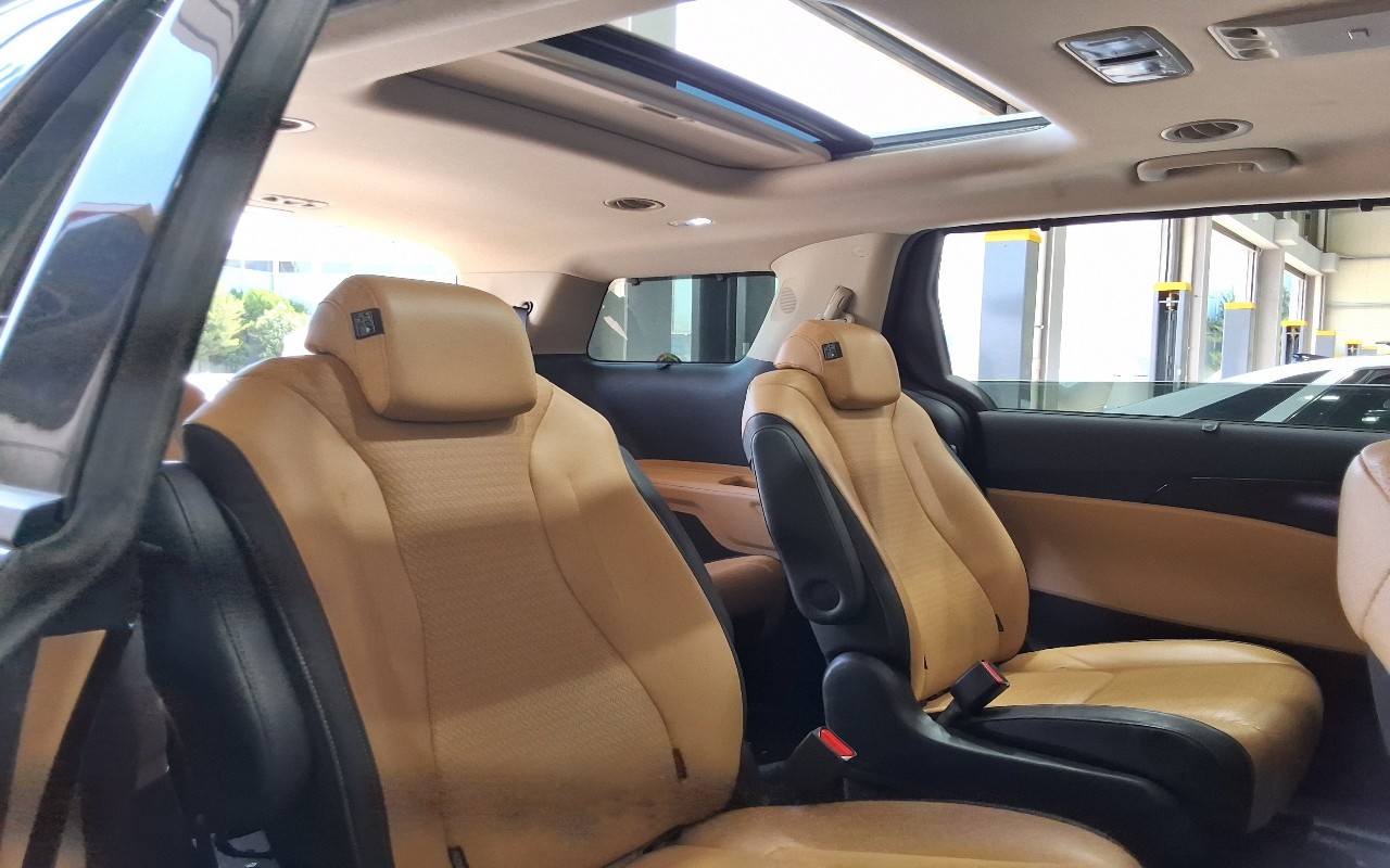 2021 - kia carnival