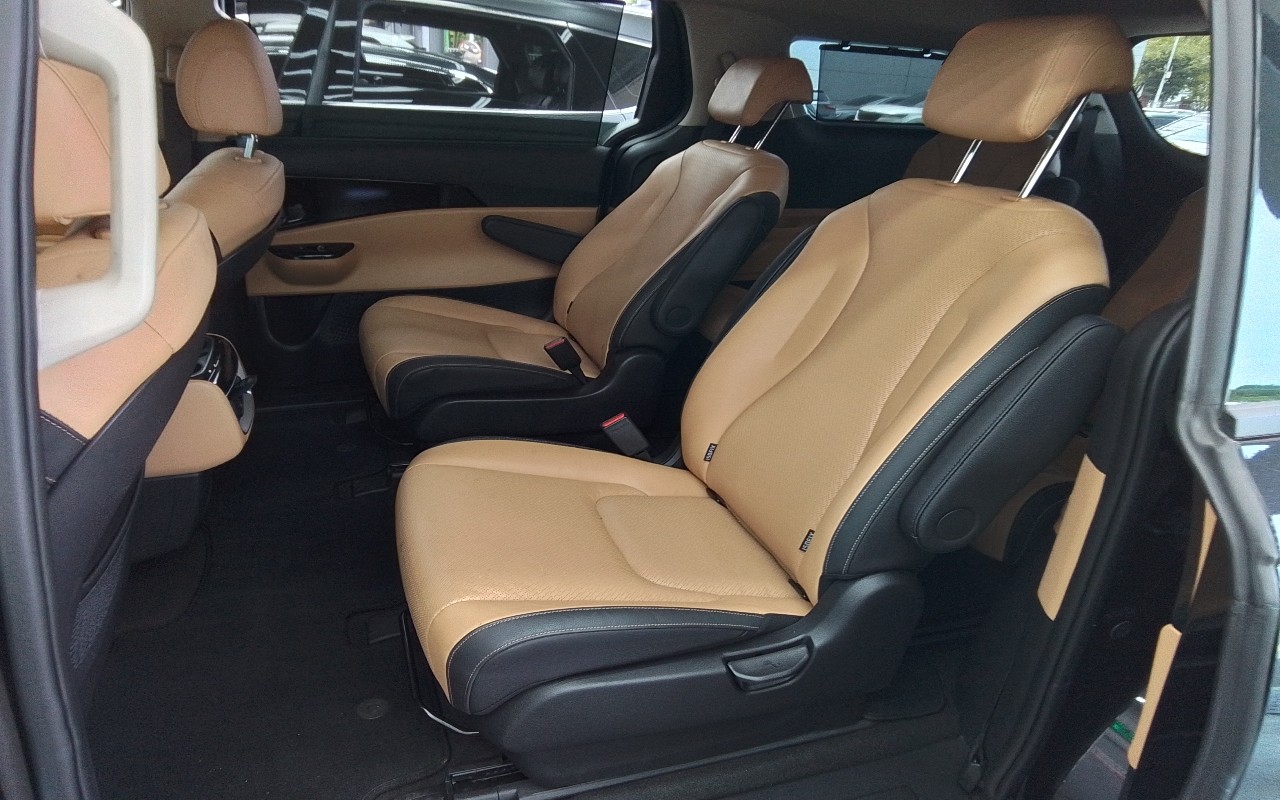 2023 - kia carnival