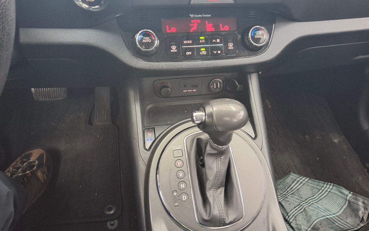 2012 - kia sportage