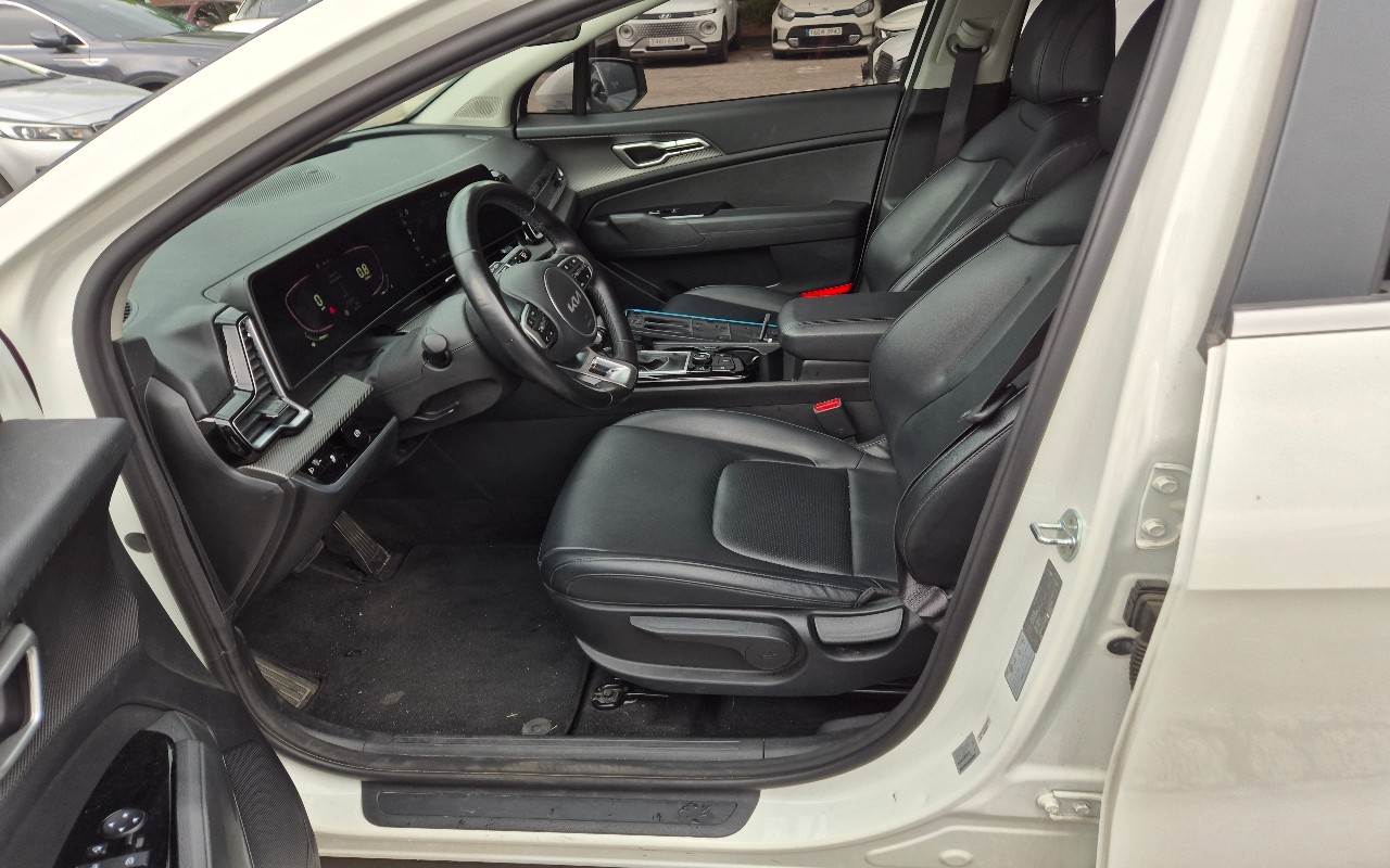 2023 - kia sportage