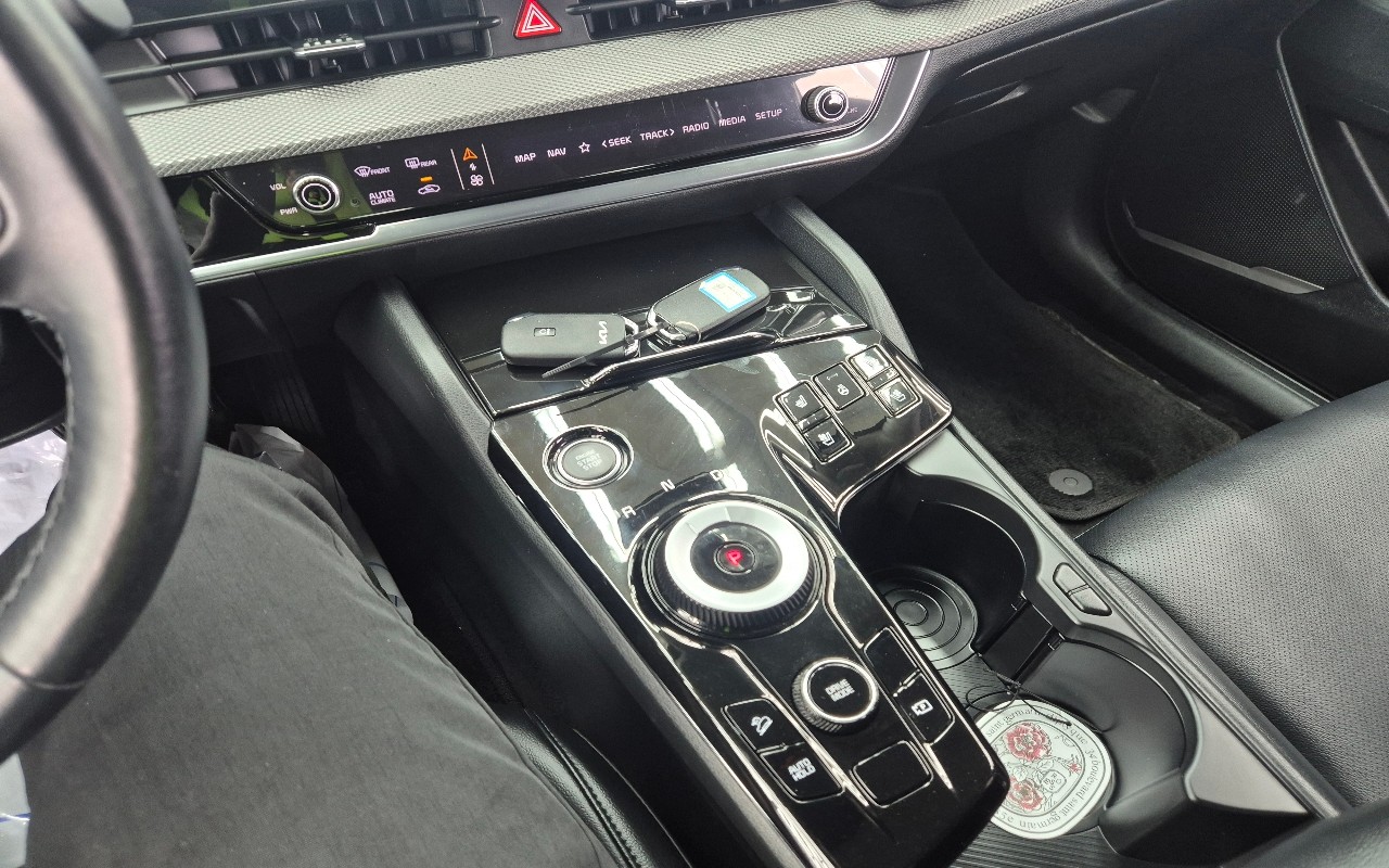 2023 - kia sportage