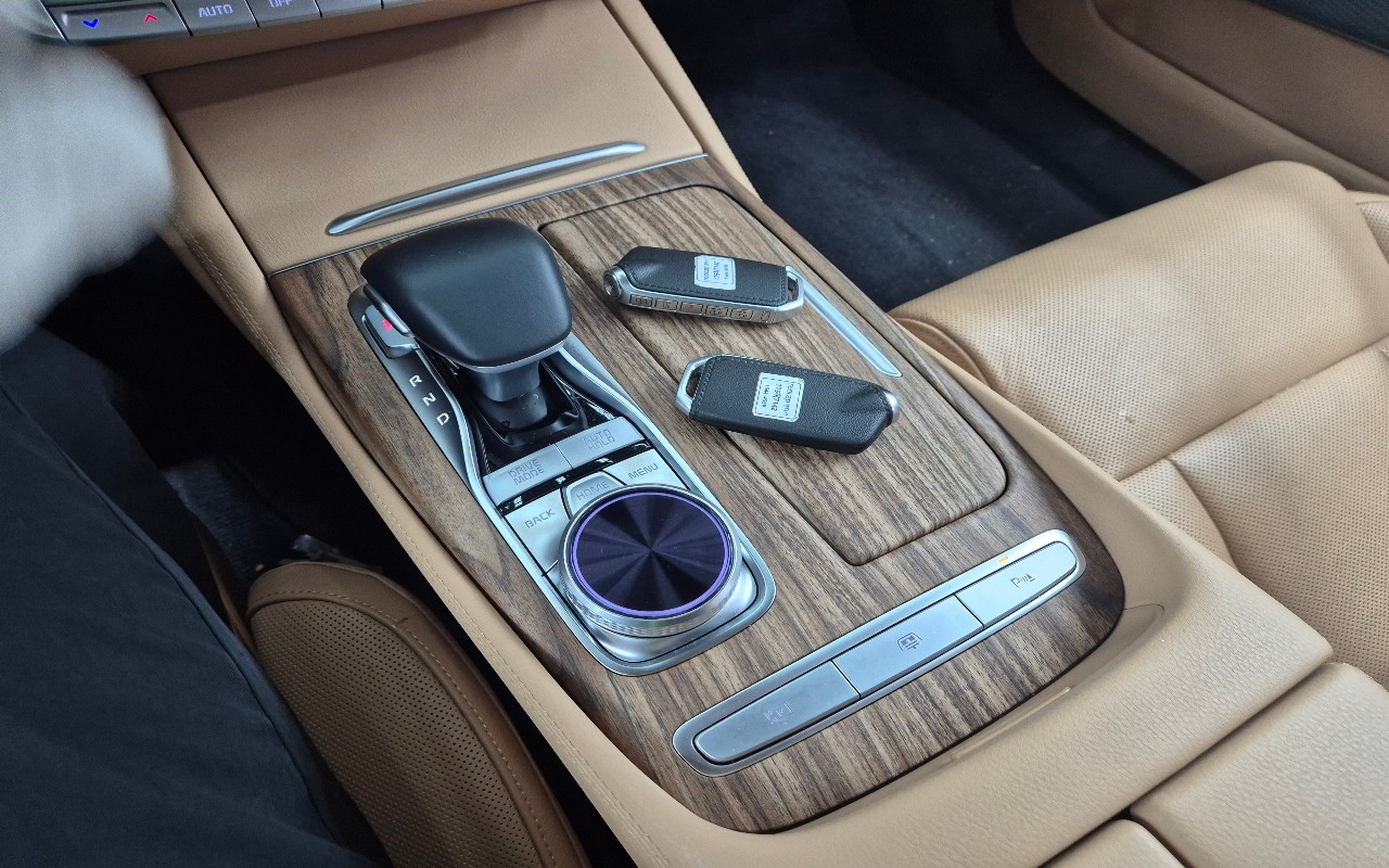 2023 - kia k9