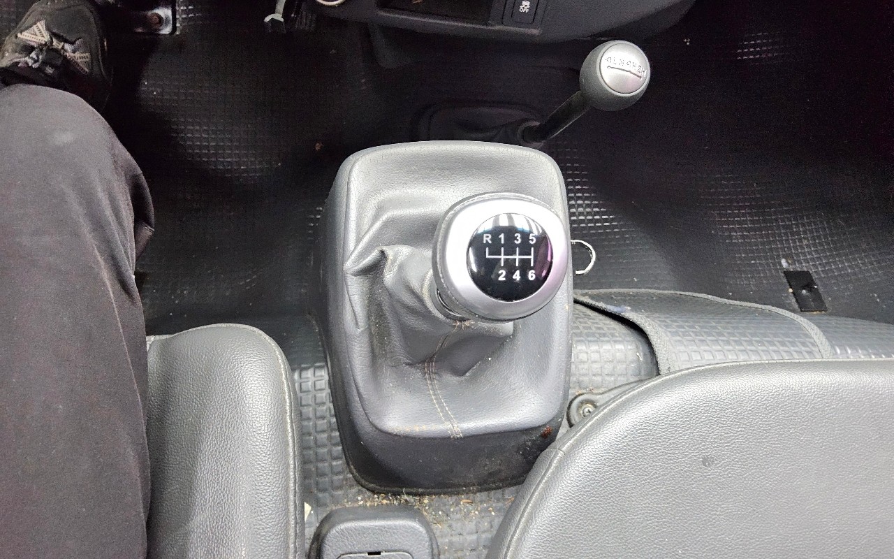 2016 - kia bongo iii
