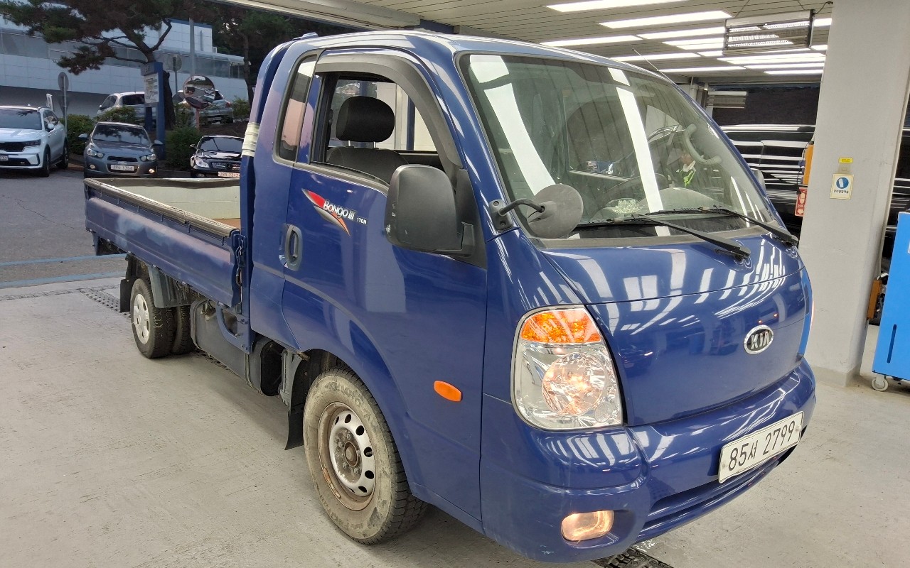 2011 - kia bongo iii