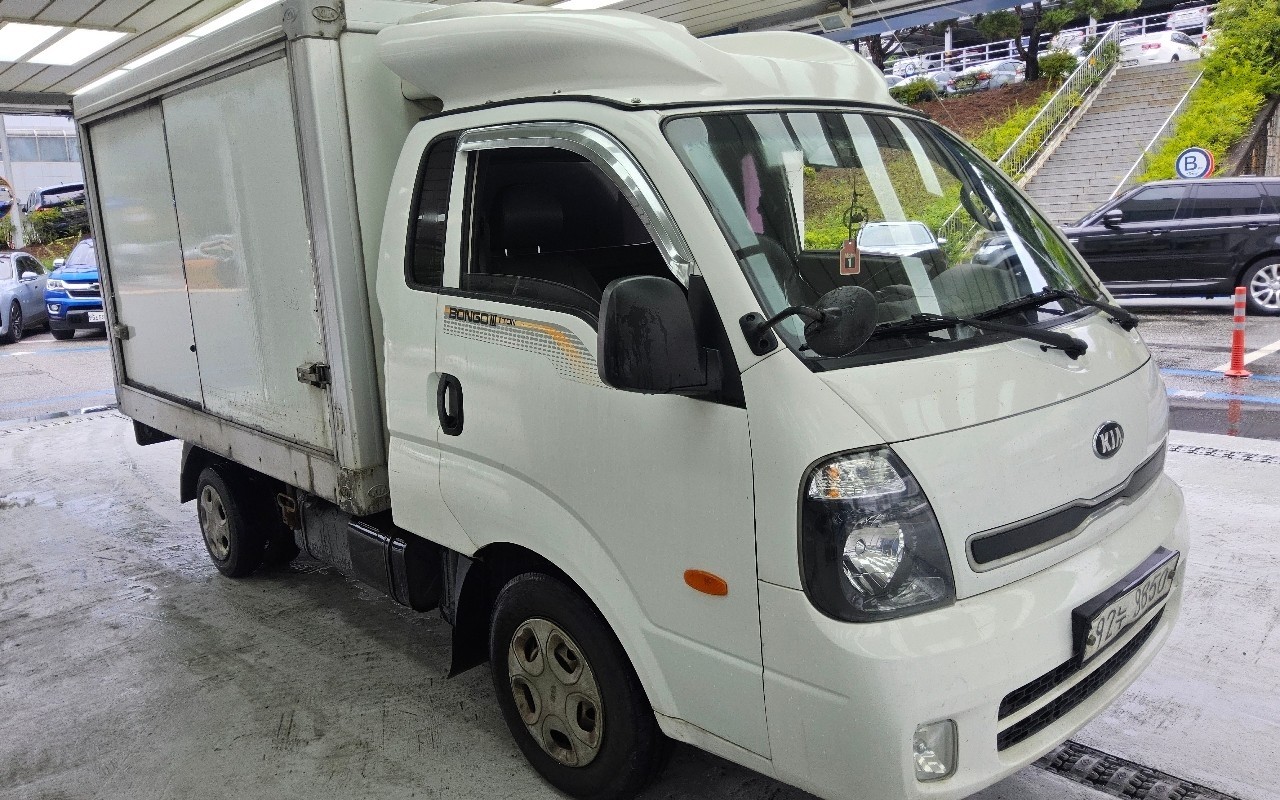 2016 - kia bongo iii