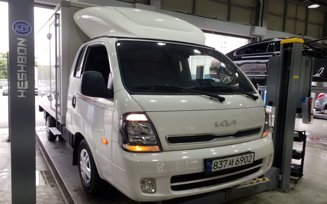 2023 - kia bongo iii truck