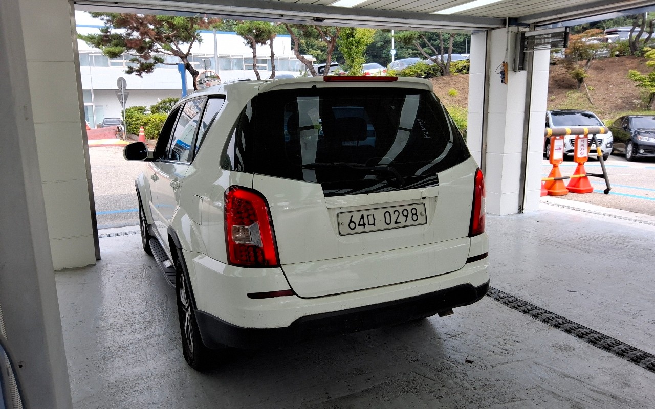 2016 - kg mobility (ssangyong) rexton w