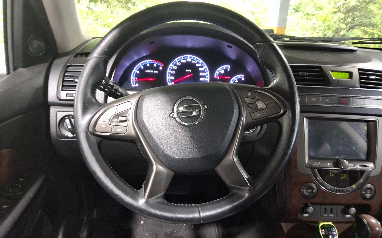 2016 - kg mobility (ssangyong) rexton w