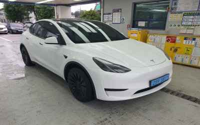 Tesla Model Y 2024