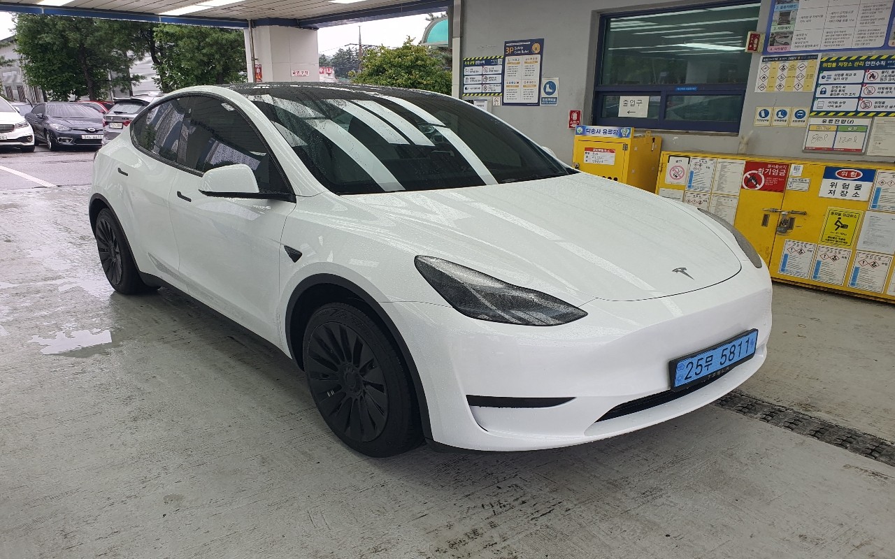 Tesla Model Y 2024 — صورة 1