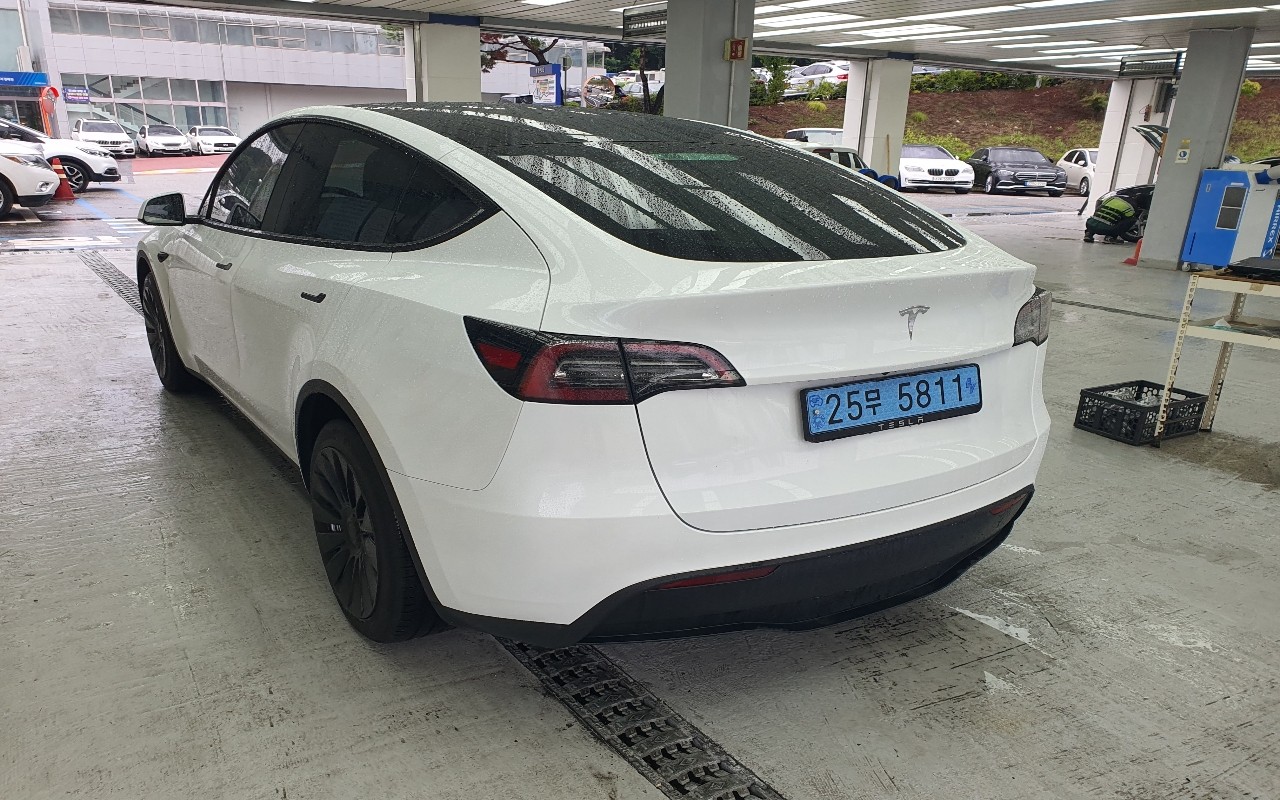 Tesla Model Y 2024 — صورة 2