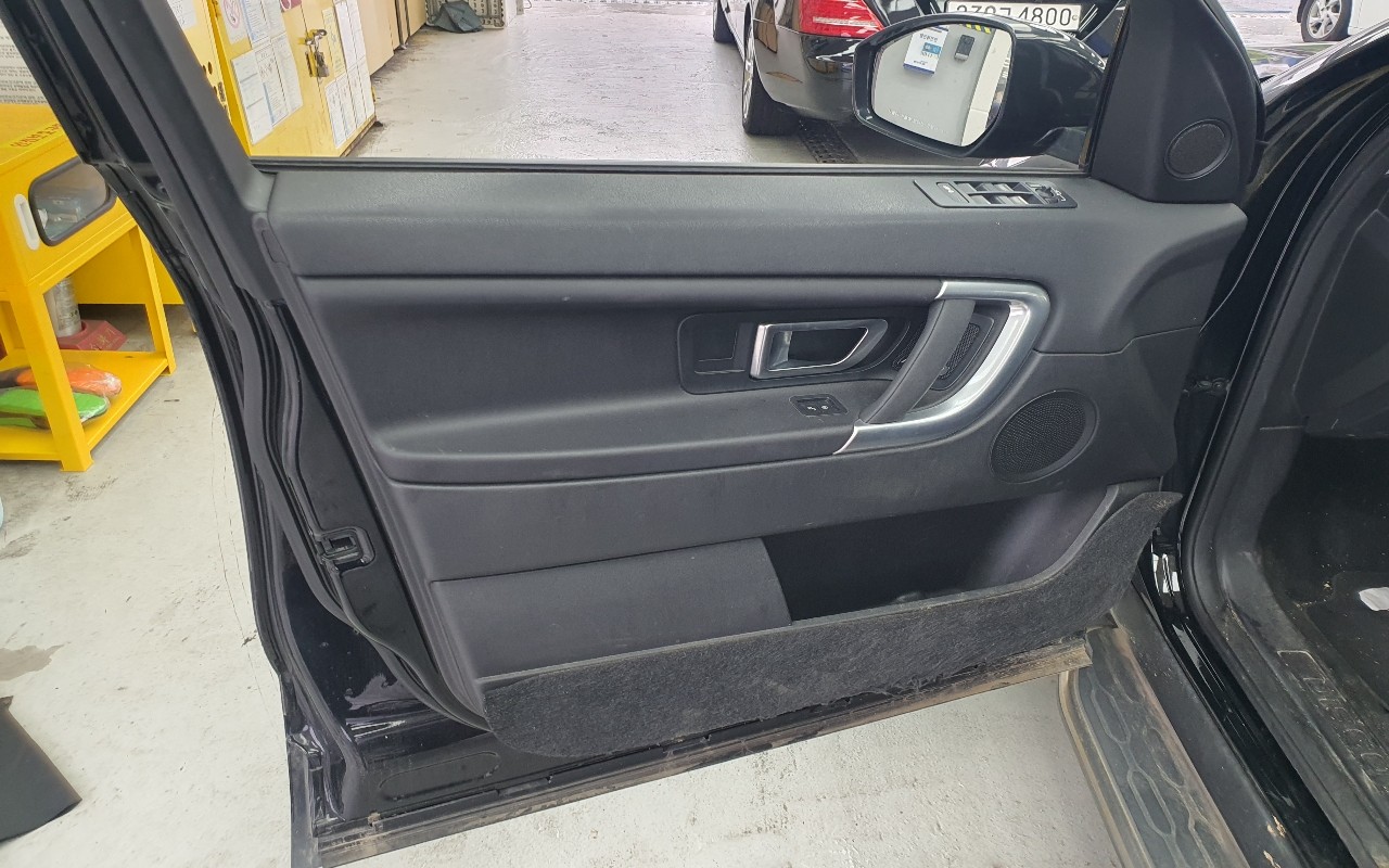 2018 - land rover discovery