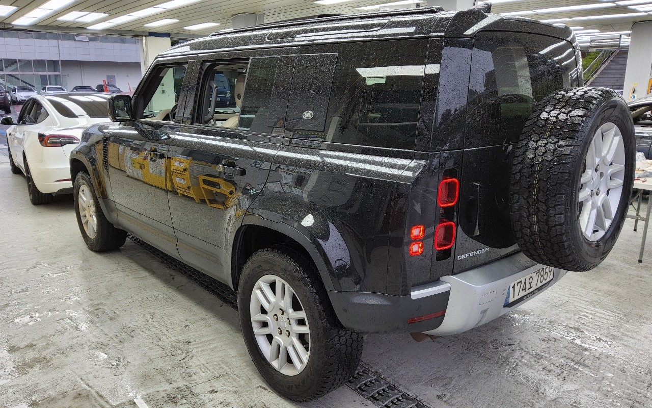 2022 - land rover defender