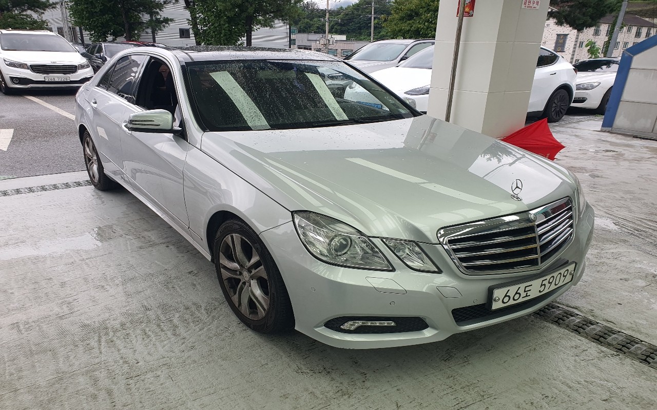 2010 - mercedes-benz e300