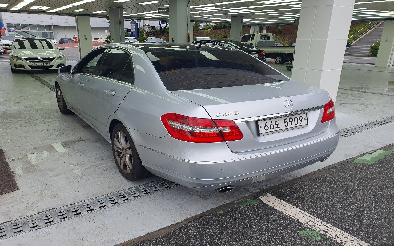 2010 - mercedes-benz e300