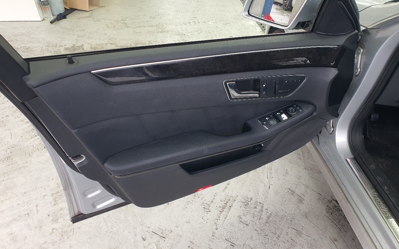 2010 - mercedes-benz e300