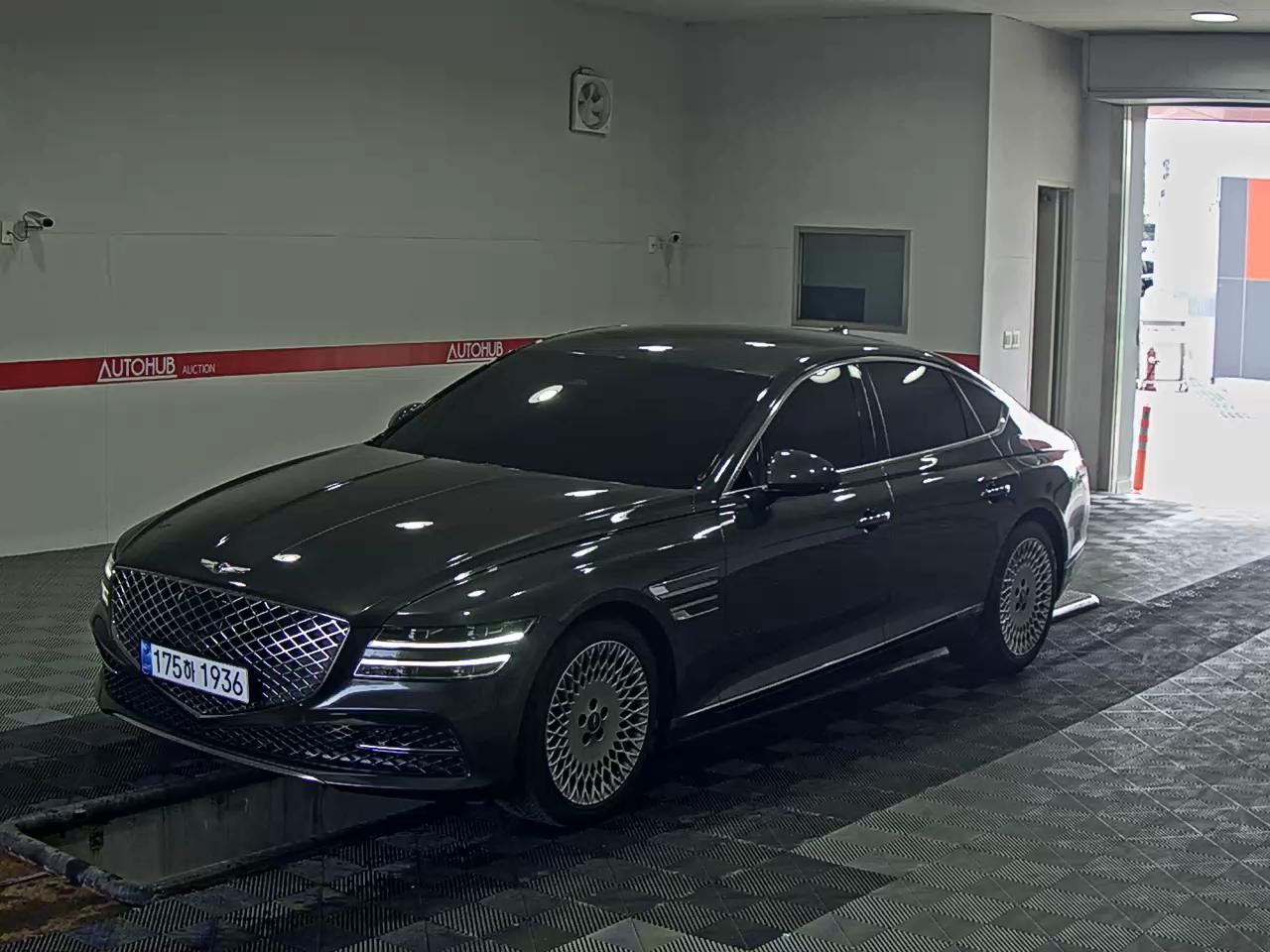 GENESIS G80 BASE MODEL