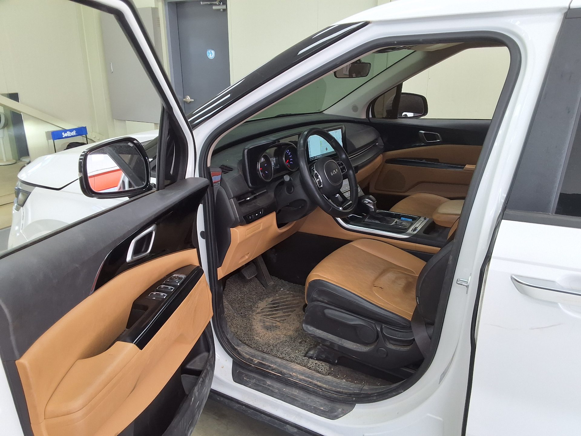 2023 - kia carnival