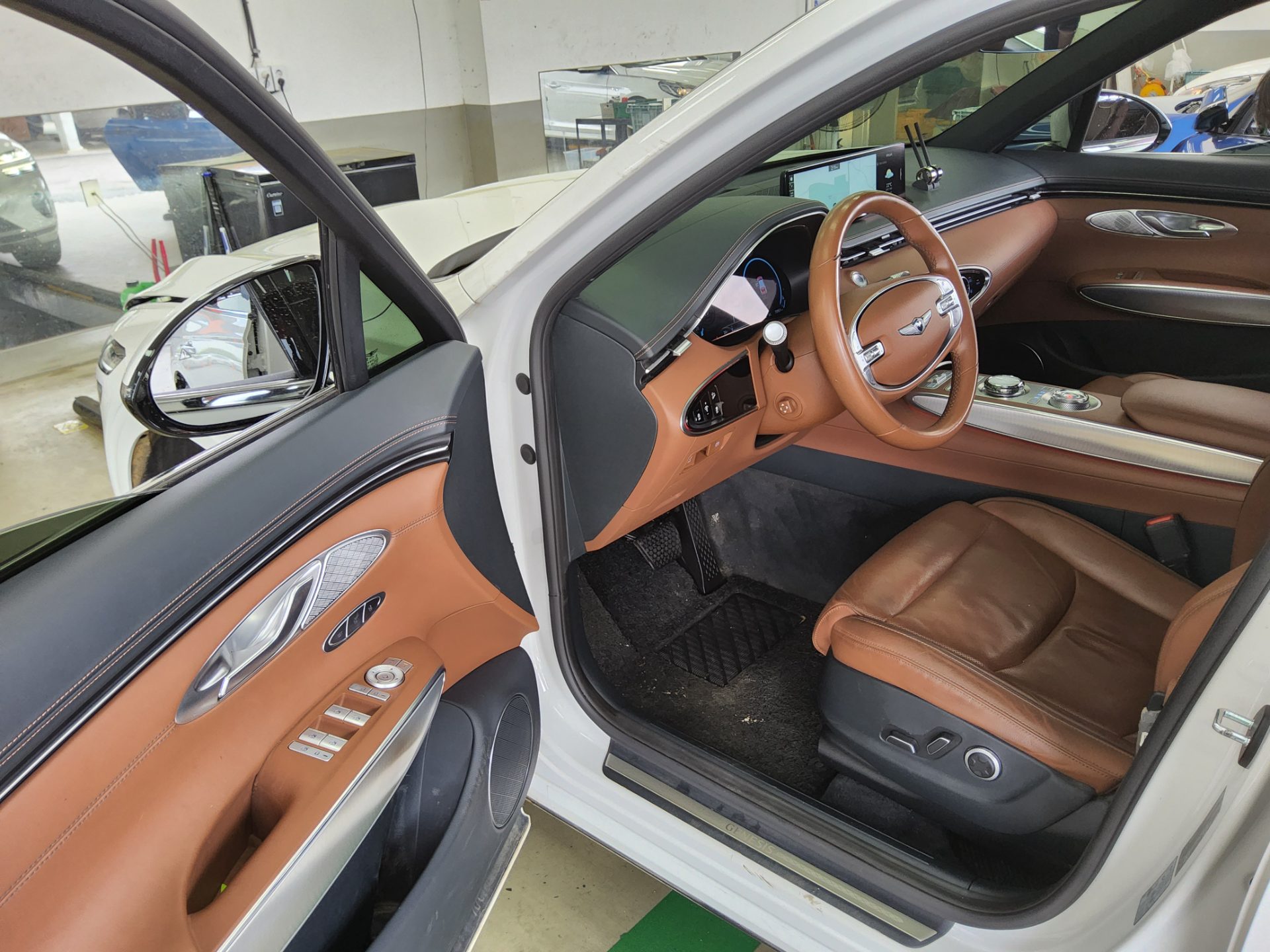 2023 - genesis gv70