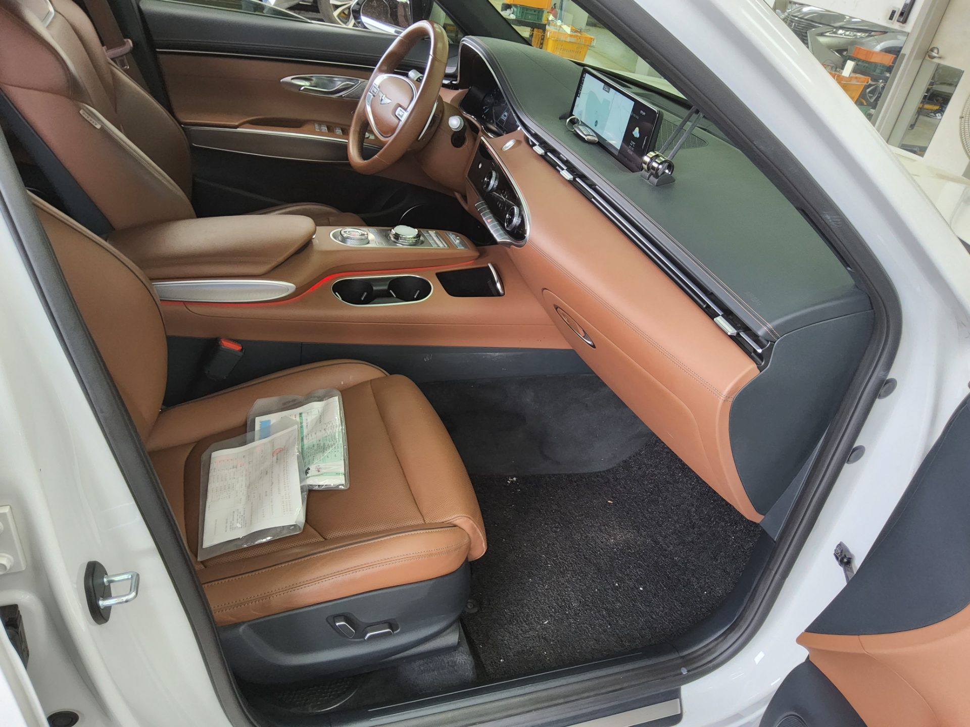 2023 - genesis gv70