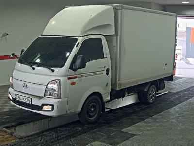 HYUNDAI PORTER II HIGH-ROOF BUILT-IN BOX TRUCK STANDARD CAB
