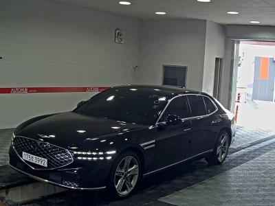GENESIS G90 BASE MODEL