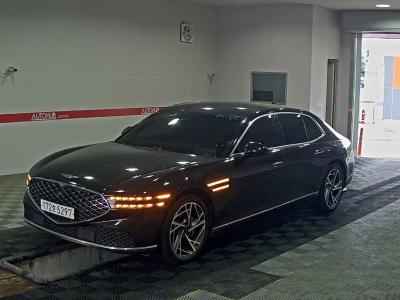 GENESIS G90 BASE MODEL