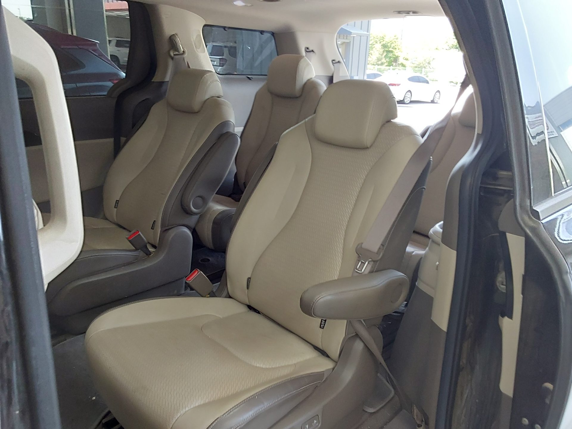 2021 - kia carnival