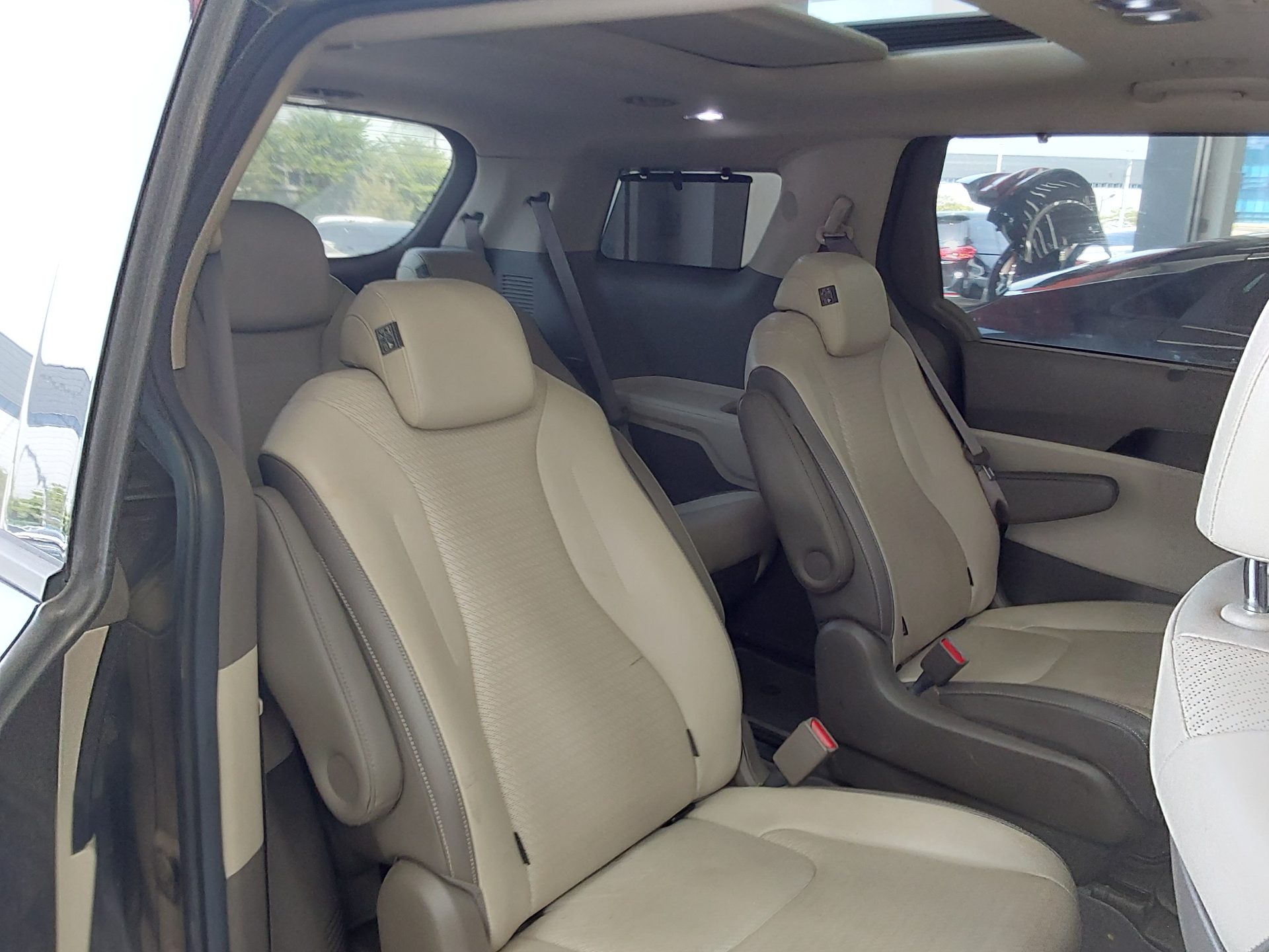 2021 - kia carnival
