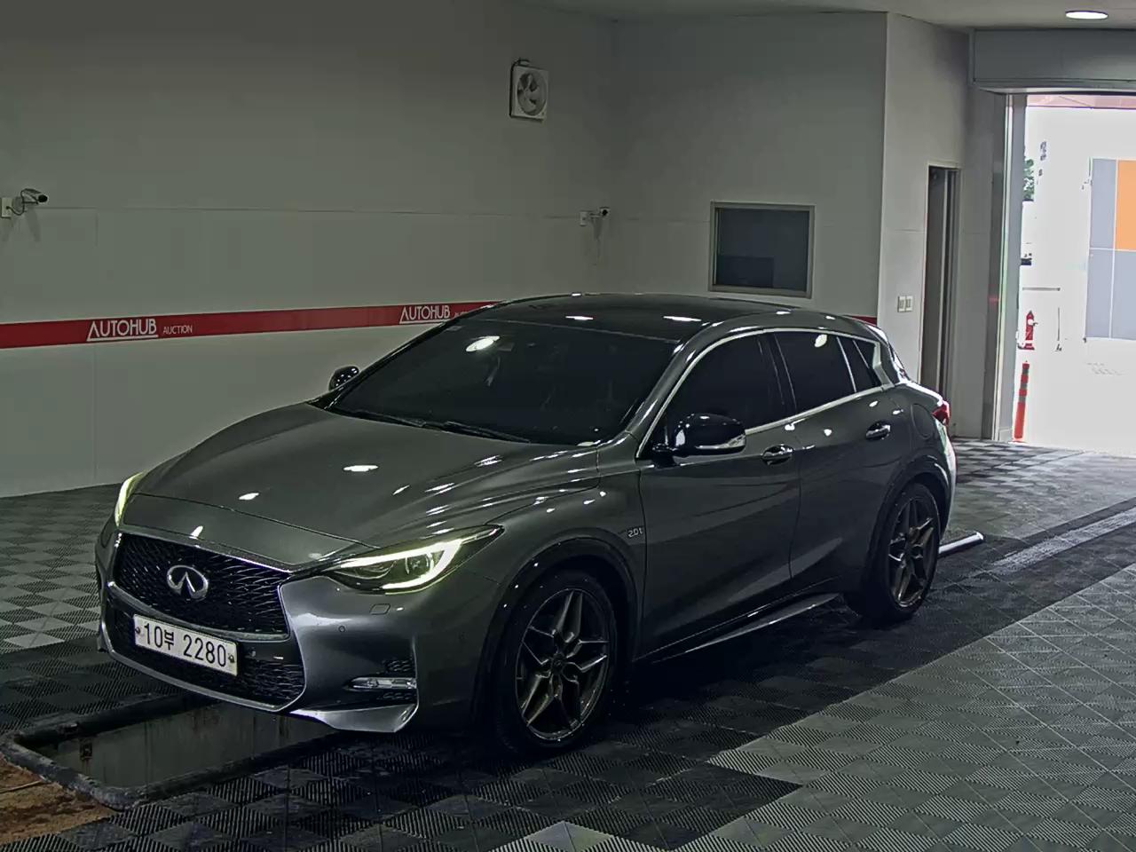 2017 - infiniti q30