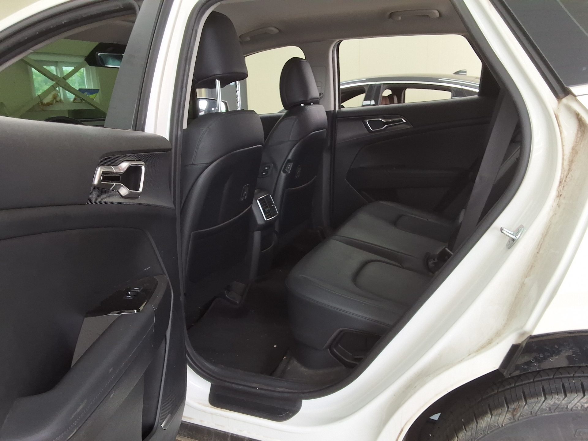 2023 - kia sportage