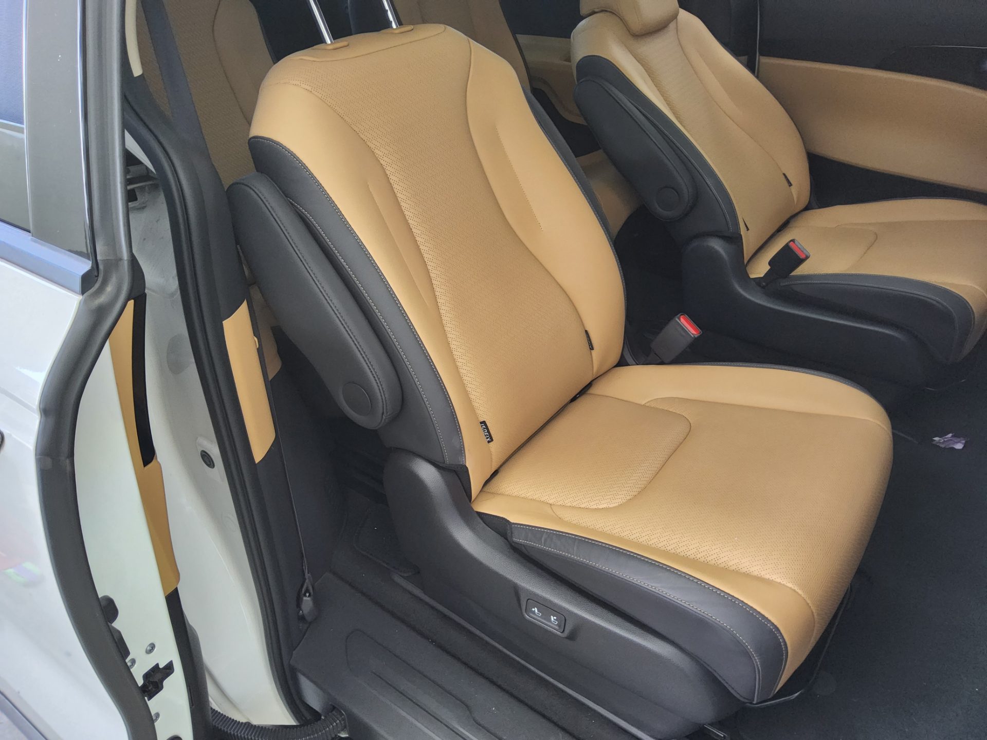 2023 - kia carnival