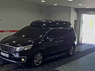 KIA CARNIVAL -LIMOUSINE PRESIDENT