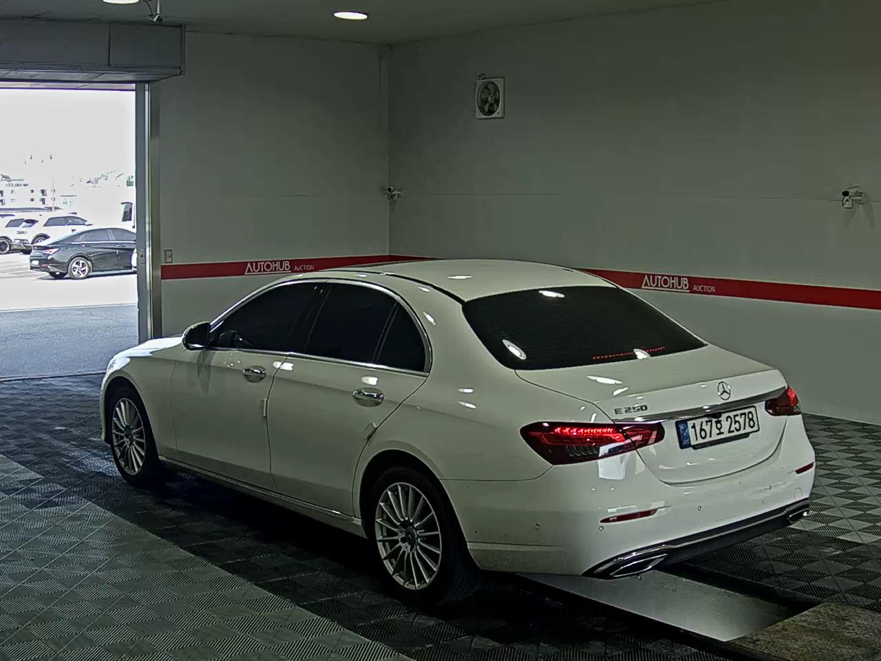 Mercedes-Benz E250 2022 — صورة 2