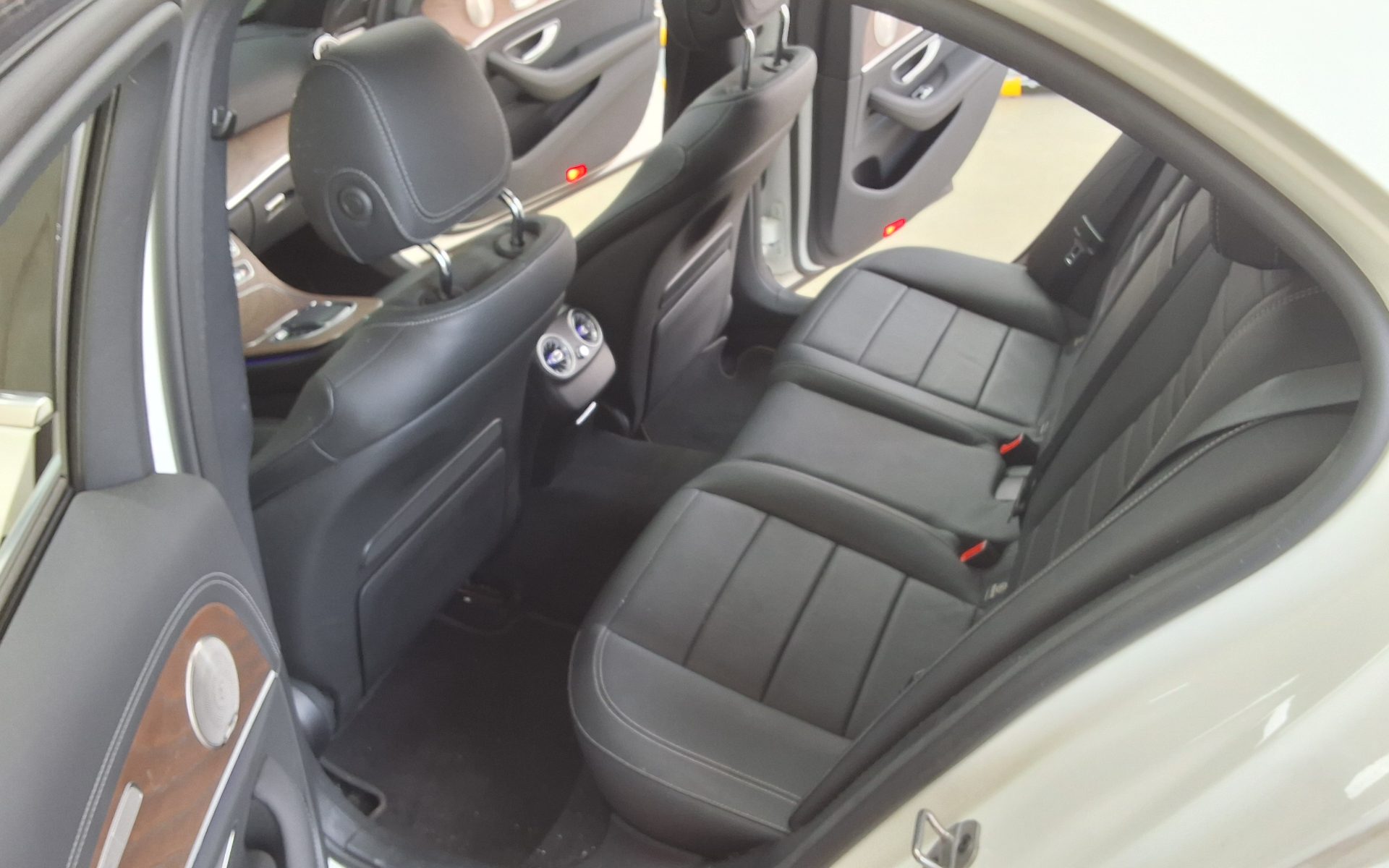 Mercedes-Benz E250 2022 — صورة 5