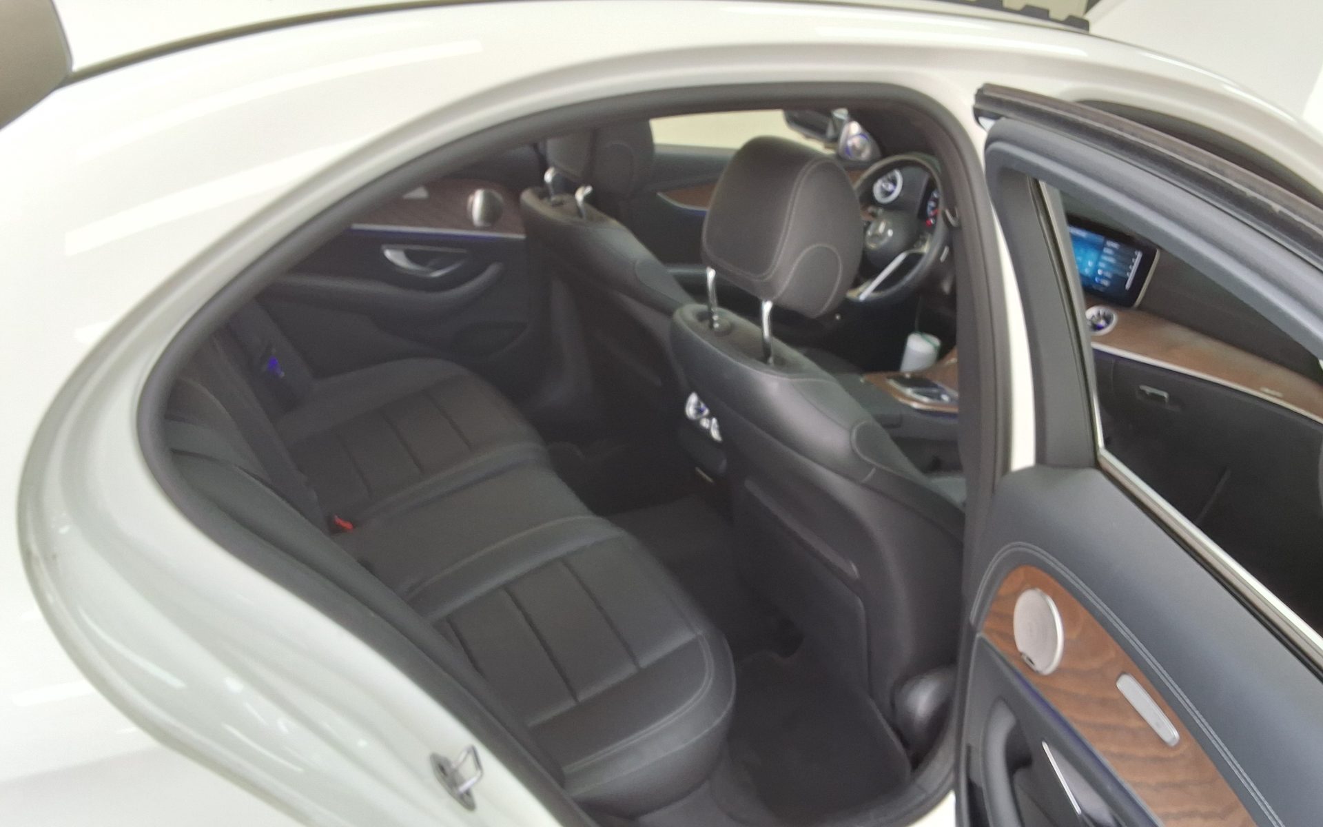 Mercedes-Benz E250 2022 — صورة 6