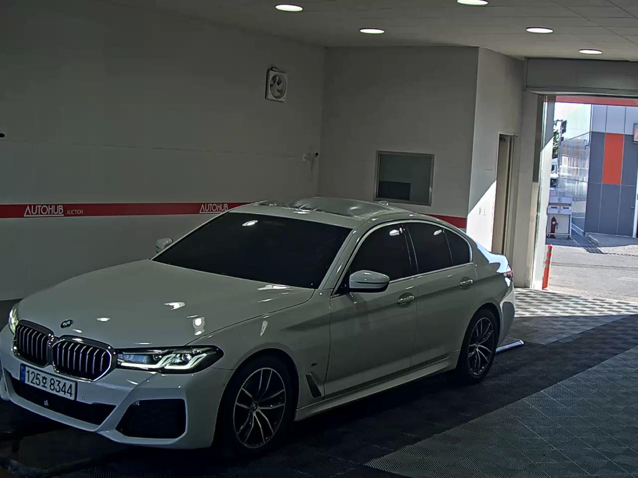 BMW 5 SERIES (7TH GEN) 520i M PACK