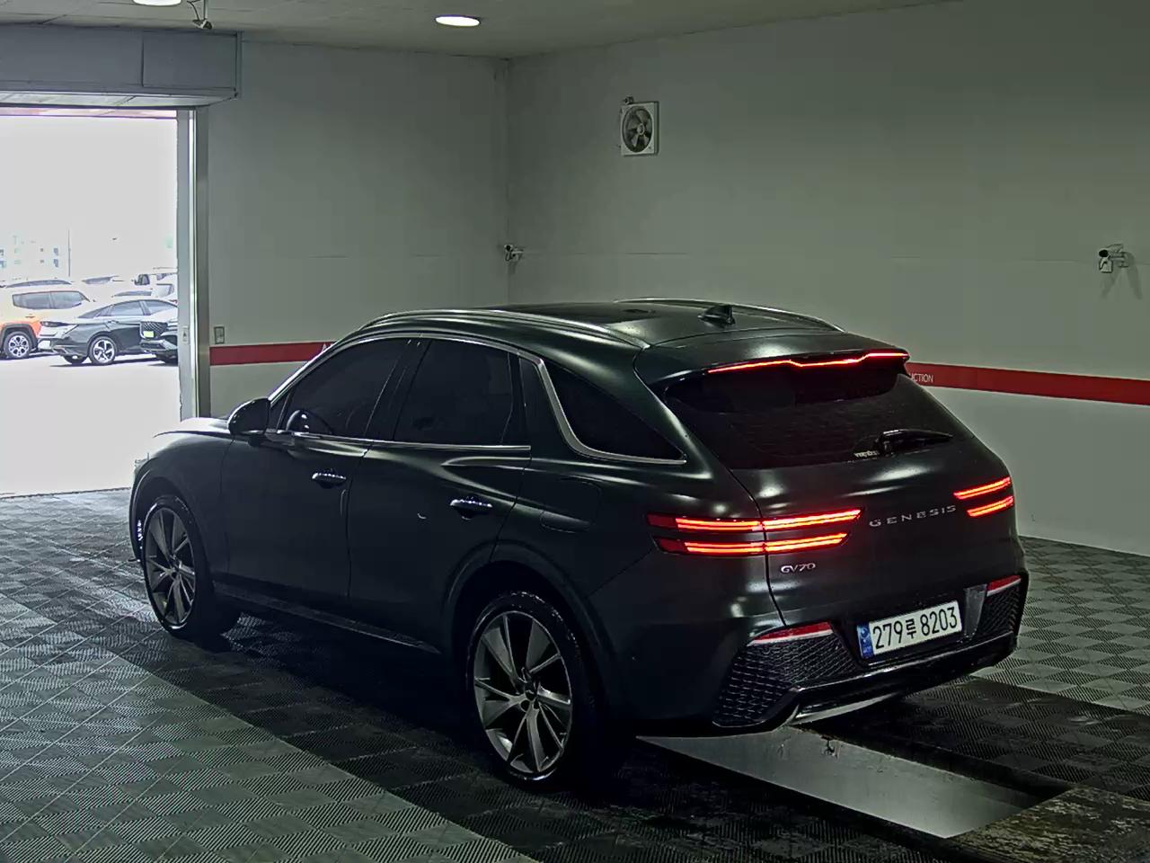 2021 - genesis gv70